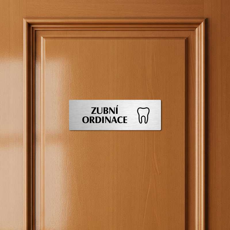 Zubní ordinace, 240x79mm, stříbrná popiska s ozdobou uprostřed